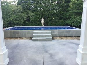 A pool with steps leading to the bottom of it.